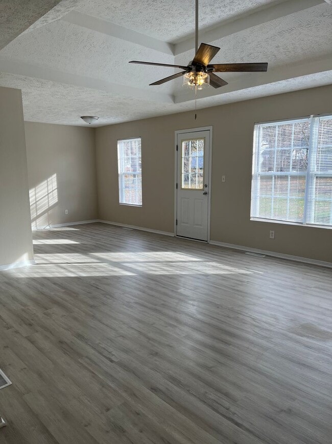 Building Photo - A new year A new home ....Price Drop !!! G...