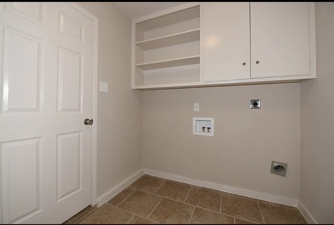 Foto del edificio - 10418 Rockland Dr