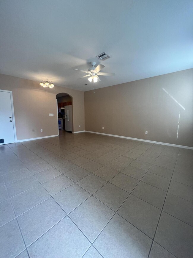 Building Photo - 2078 SE Glen Ridge Dr