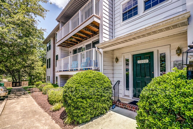 Building Photo - 7600 Roscommon Ct