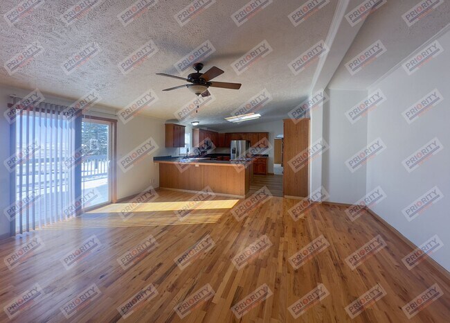 Foto del edificio - Home on 5 acres with HUGE shop