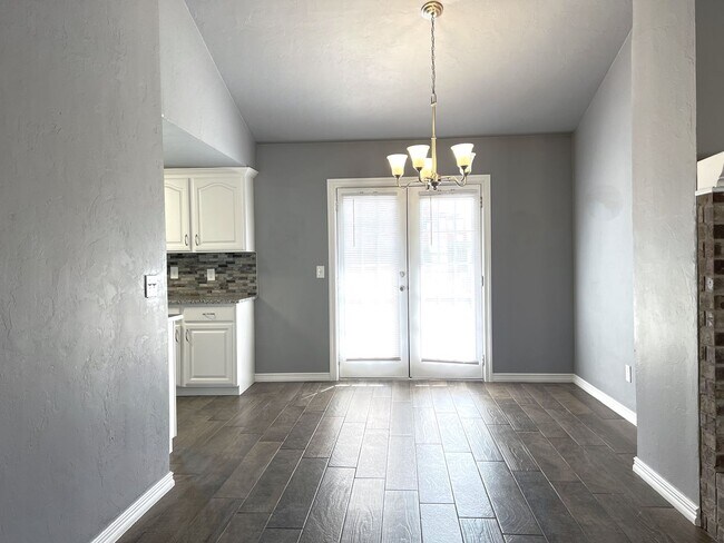 Photo - Spacious Modern Living House