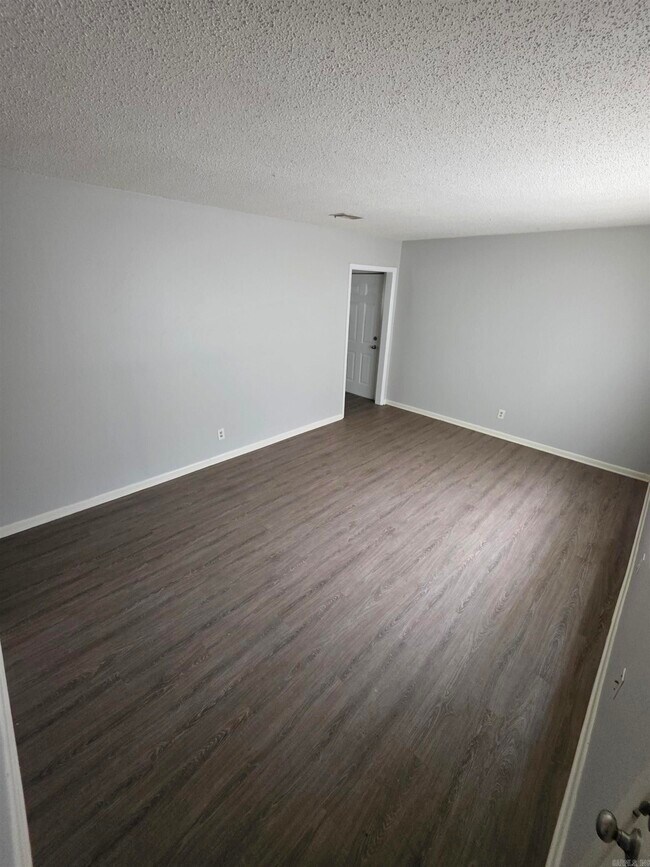 Foto del edificio - 8709 Duncan Dr