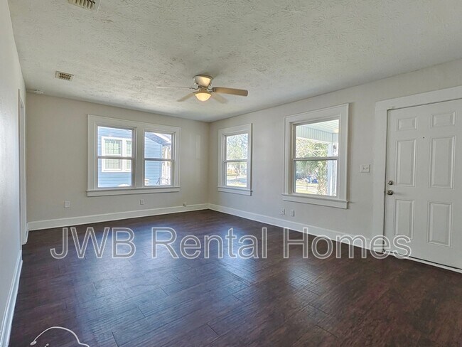 Foto del edificio - 822 Mackinaw St