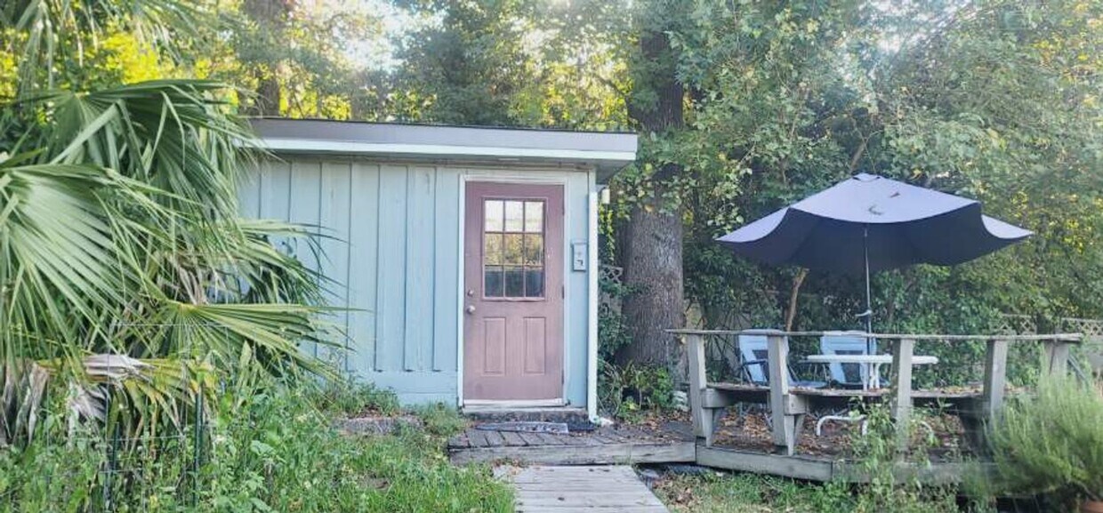 Foto principal - MIDTOWN Furnished Cottage W/ Utilities, Wi...