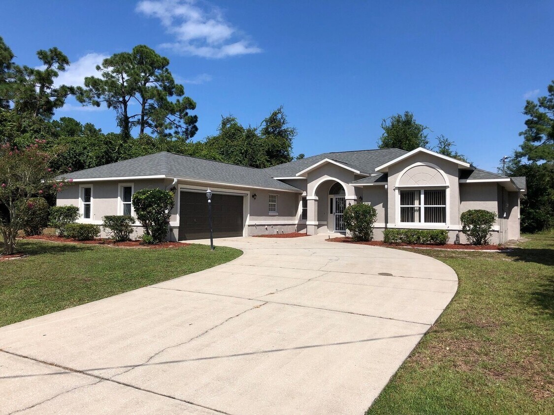 Primary Photo - Large 3 Bedroom/2 Bathroom Single Family Home