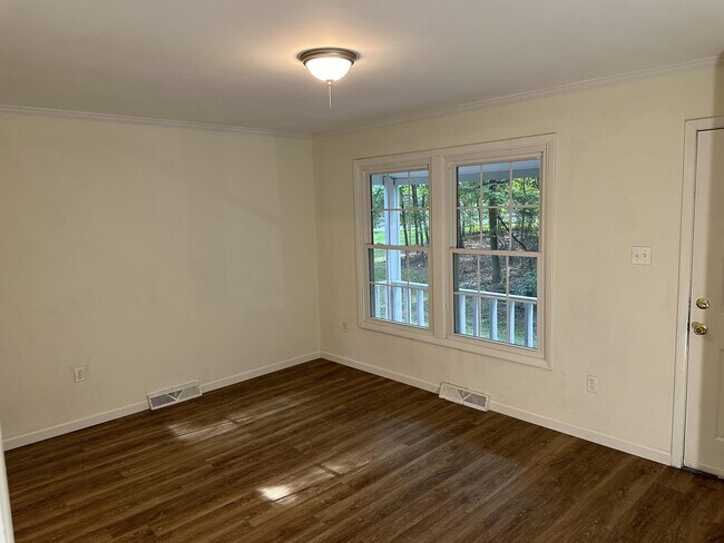 Building Photo - 221 Byrum St