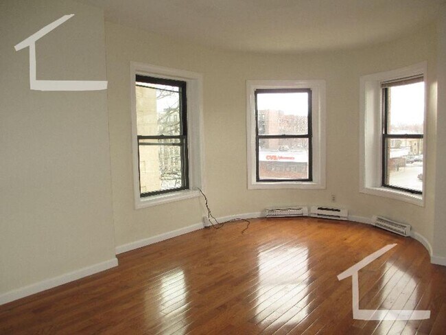 Building Photo - 2BR 1Bth unit. Heat/Hot Water included. Laundry in building