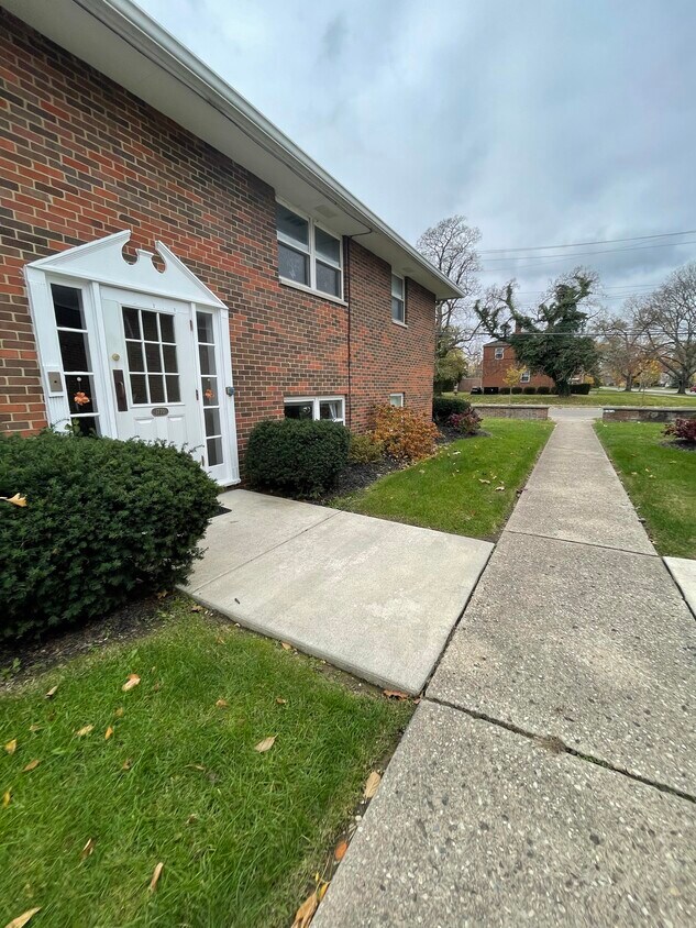 1772 N Star Rd Unit D, Columbus, OH 43212 Apartment for Rent in Columbus, OH