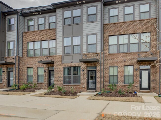 Foto del edificio - 6112 Station Crossing Ave