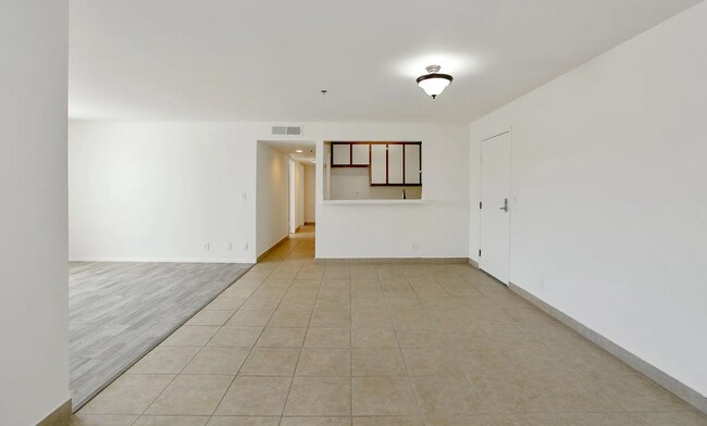 Building Photo - 5541 Fulcher Ave