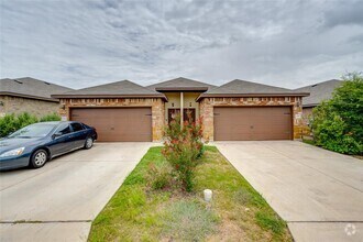 Building Photo - 2545 Pahmeyer Rd