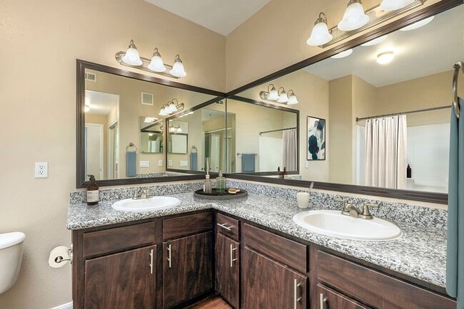 Building Photo - Campana Crown Valley Apartments