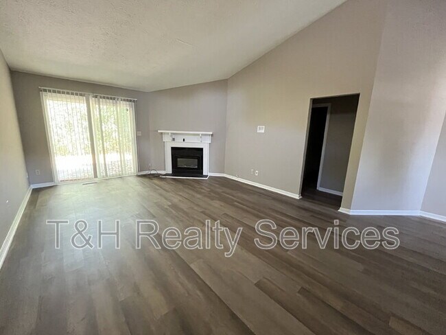 Foto del edificio - 1349 Norfolk Cir
