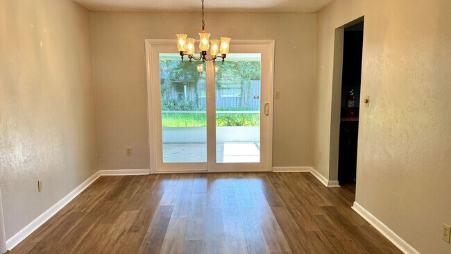 Foto del edificio - Cozy Home in NW Area