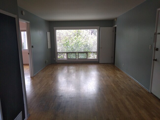Foto del edificio - 1600 E Spring St