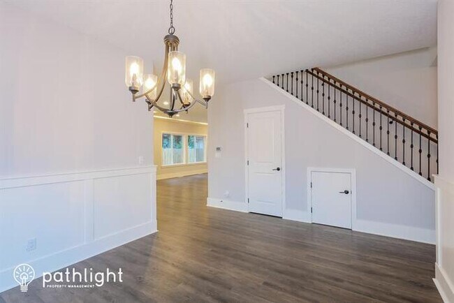 Building Photo - 31020 Southwest Boones Ferry Road, Wilsonv...