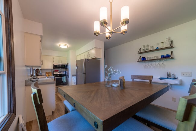 Building Photo - 5310 Trafalger Pl