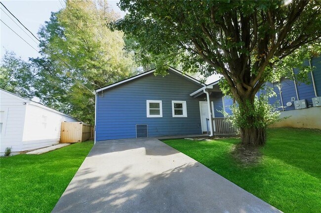 Foto del edificio - 1056 Grant Way SE