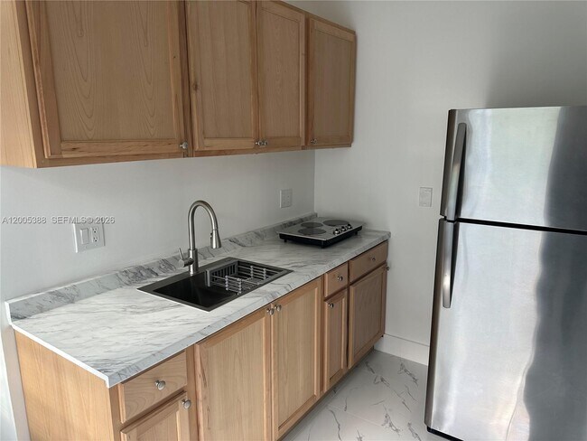 Foto del edificio - 1765 SW 21st St