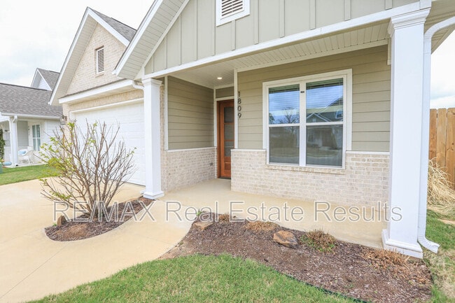 Building Photo - 1809 W Saddlebrook Ln