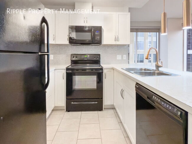 Building Photo - AMAZING 2 BEDS/ 2 BATHS CONDO IN THE HEART...