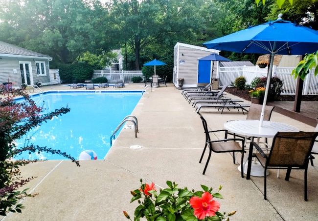 Building Photo - 600 Reusens Rd