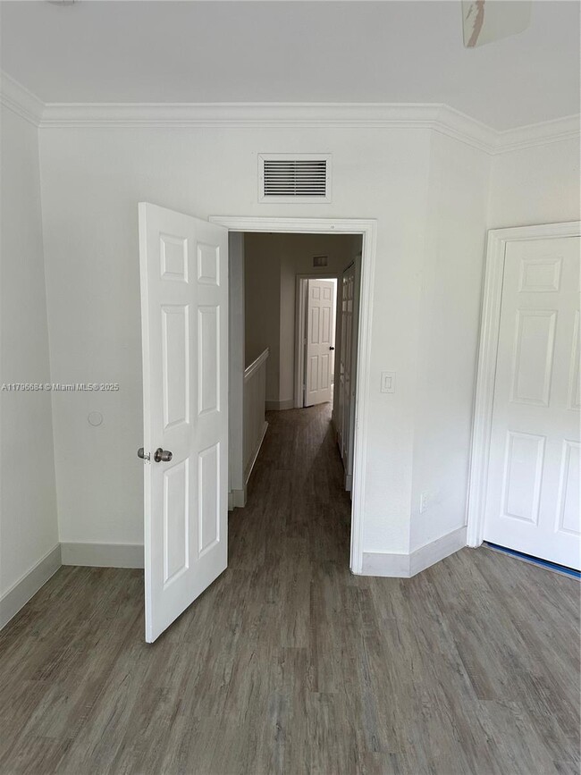 Foto del edificio - 4513 Woodland Cir