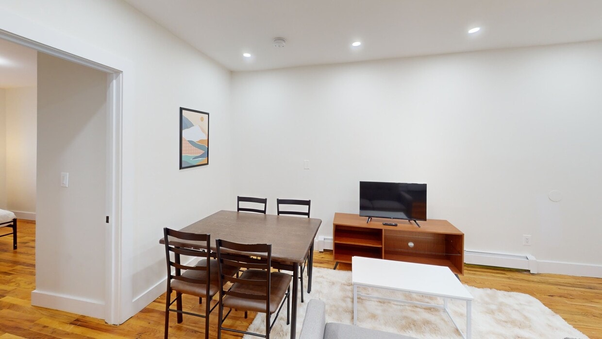 Photo - Private bedroom in 3 bed/1 bath Home
