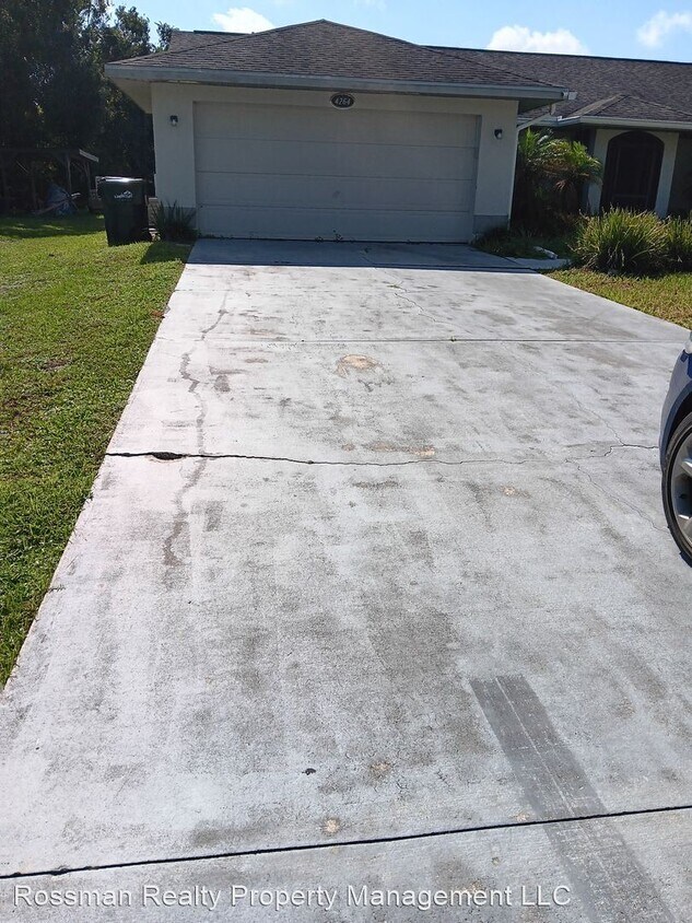 Primary Photo - 3 br, 2 bath House - 4264 South Salford Blvd