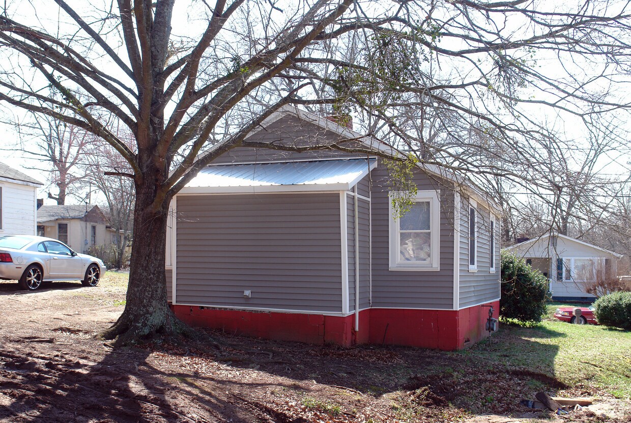 Building Photo - 206 Hill Crest Dr