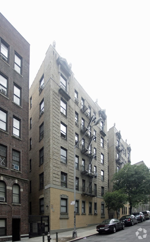 Building Photo - 2 S Pinehurst Ave