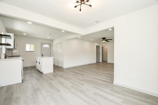 Foto del edificio - 4507 Kingsbury St