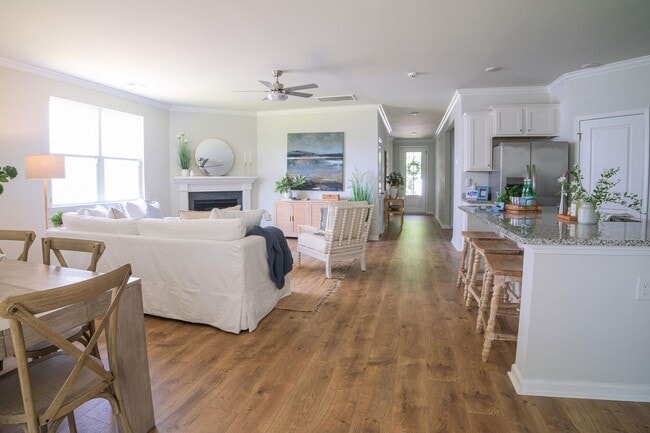 Building Photo - Available 9/1!