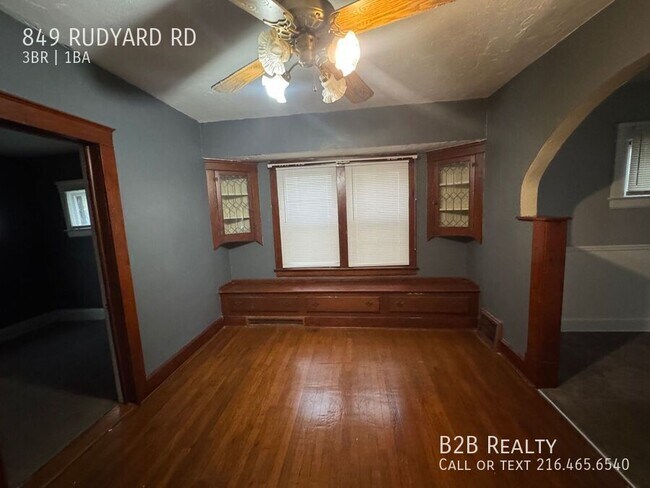Foto del edificio - 849 Rudyard Rd