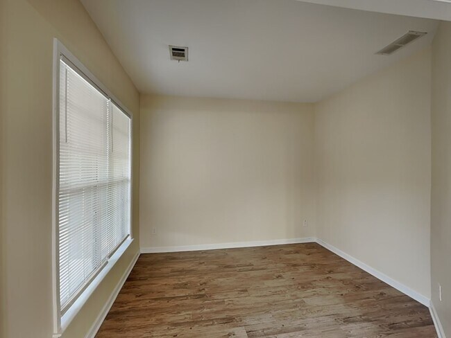 Building Photo - 113 Towey Trl