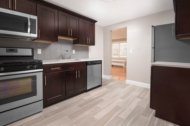 Building Photo - The Gardens At Wesmont Station