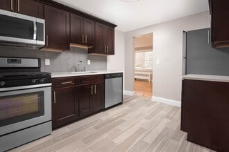 Building Photo - The Gardens At Wesmont Station