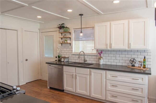 Foto del edificio - 3213 Heatherwood Dr