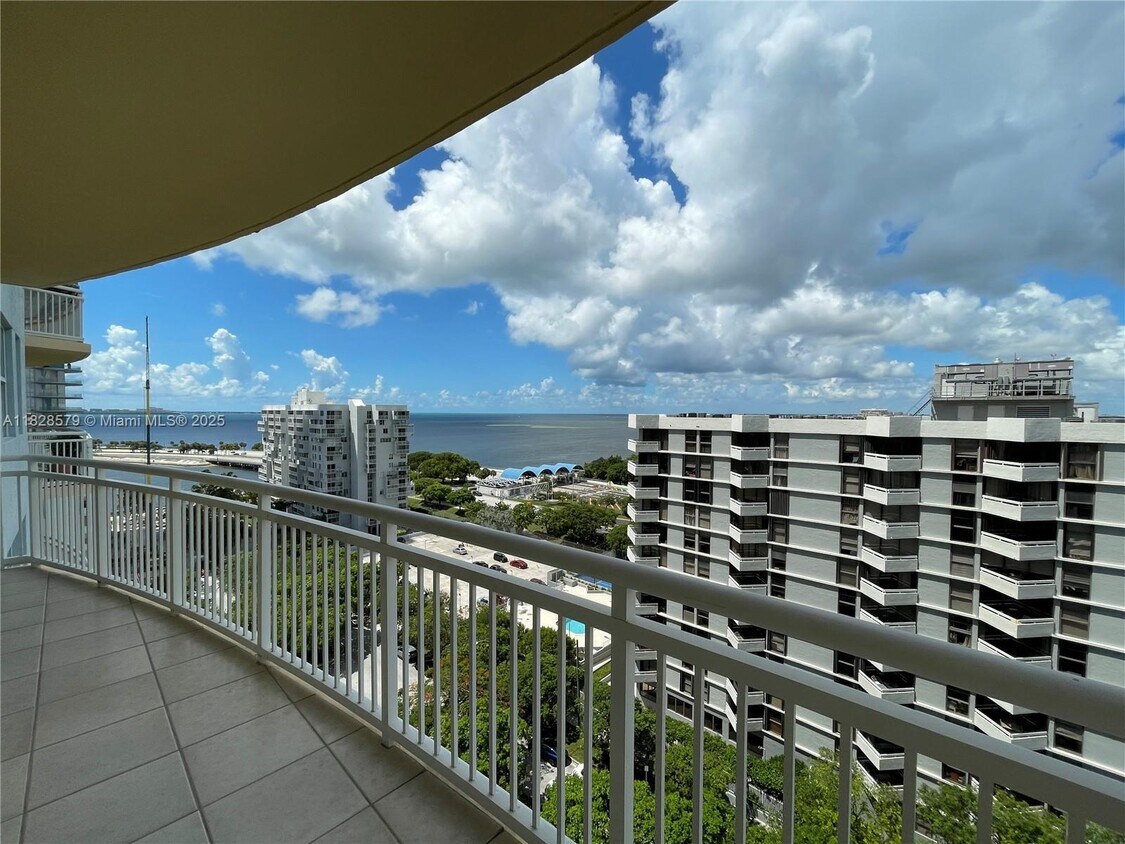 Primary Photo - 2475 Brickell Ave