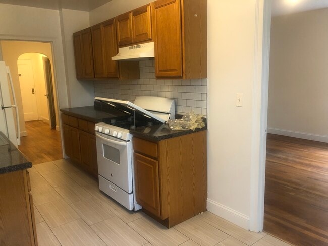 Building Photo - 226 Brookside Ave
