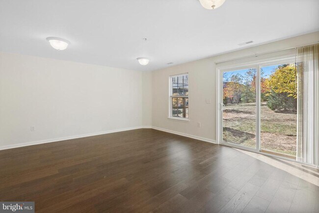 Foto del edificio - 407 Susan Cir