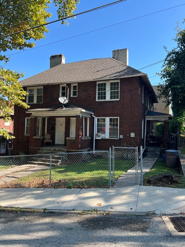 Building Photo - 1207 Sarah St