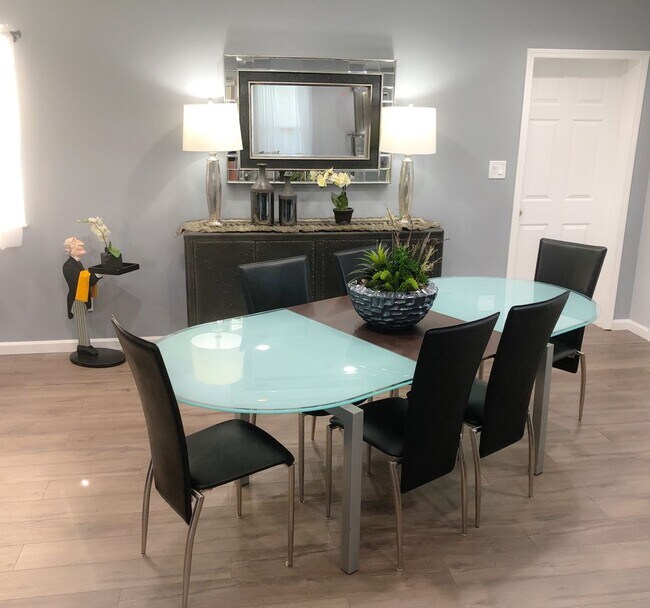 Foto del edificio - Fully Furnished Short-term rental Includes internet, cable, washer, dryer, etc