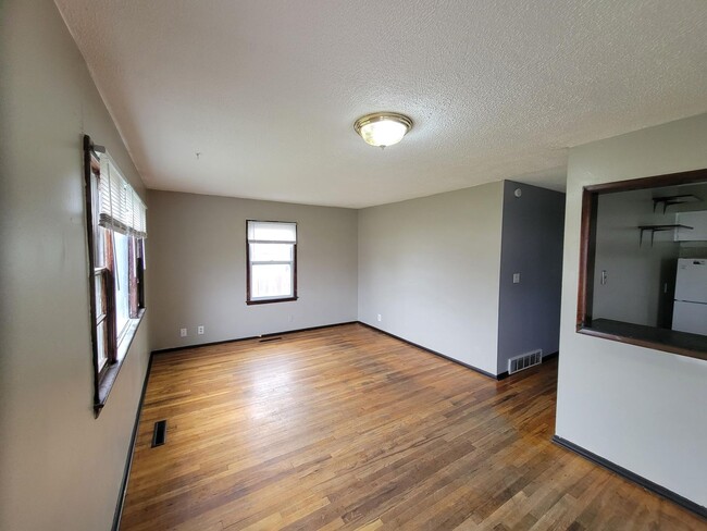 Building Photo - 3 bedroom 1 bath