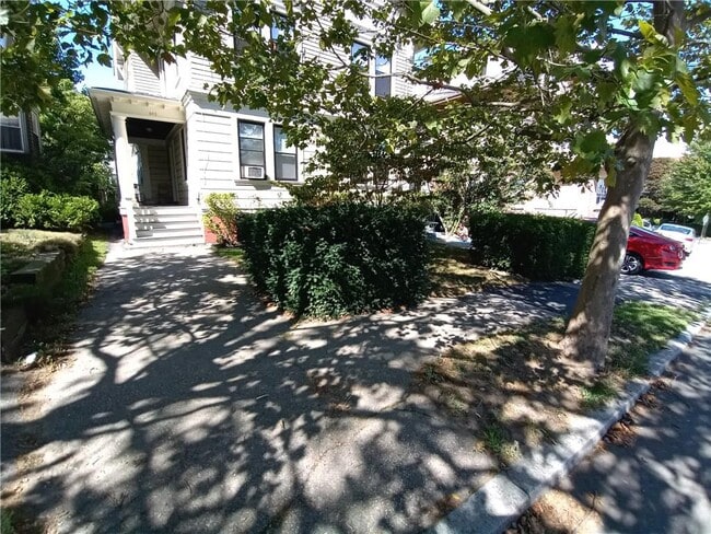 Building Photo - 362 Lloyd Ave