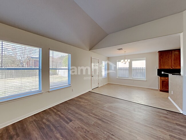 Foto del edificio - 2323 Cool Springs Ln