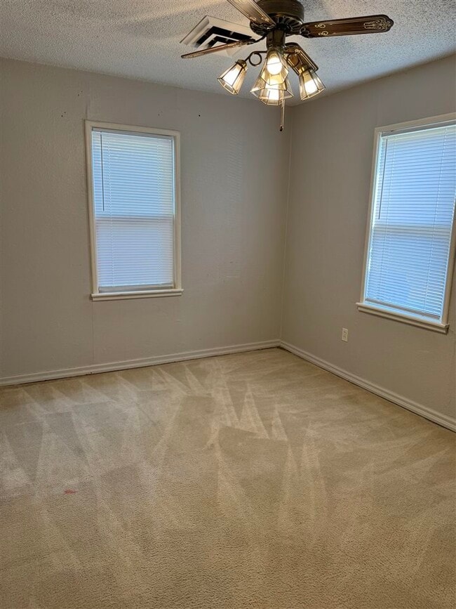 Building Photo - 2815 SW I Ave