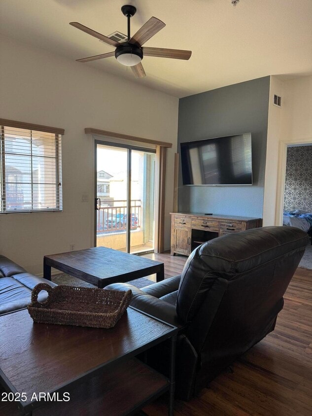 Building Photo - 2725 E Mine Creek Rd