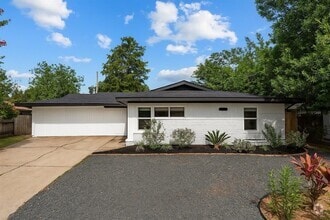 Building Photo - 1610 Antoine Dr